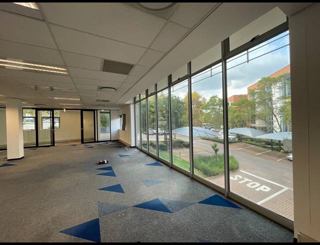 395M² OFFICE TO LET IN BRYANSTON